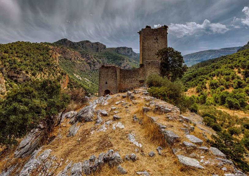 Castillo de Otíñar, Spain